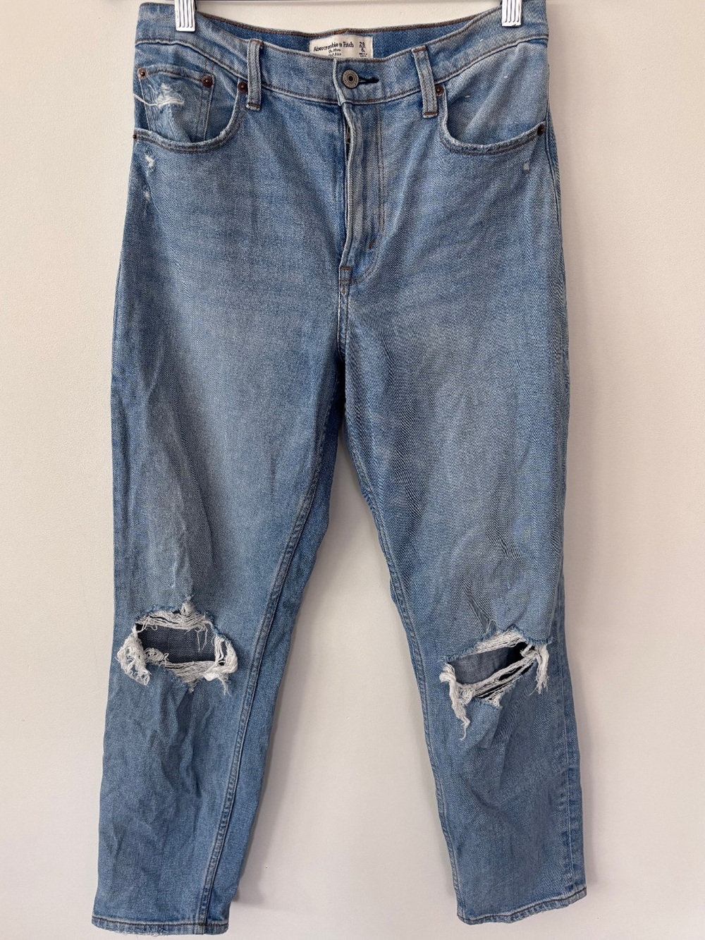 Abercrombie & Fitch Light Blue Distressed Mom High Rise Sz 28